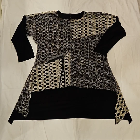 Black and biege tunic iC by Connie K - Picture 1 of 5